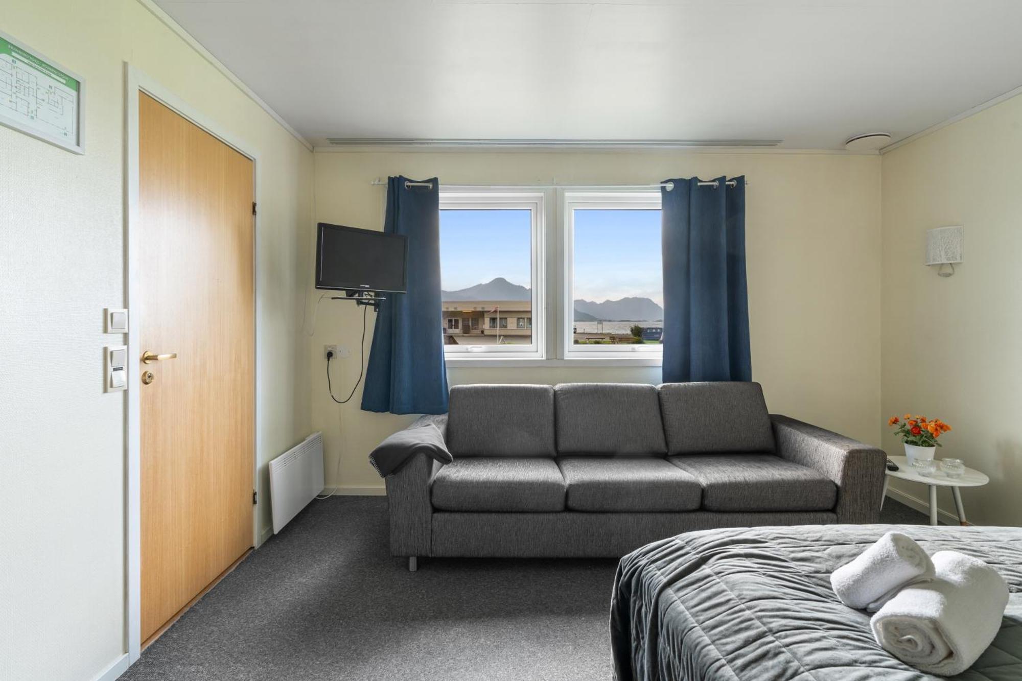 Skagi Bed & Lodge Skaland Экстерьер фото